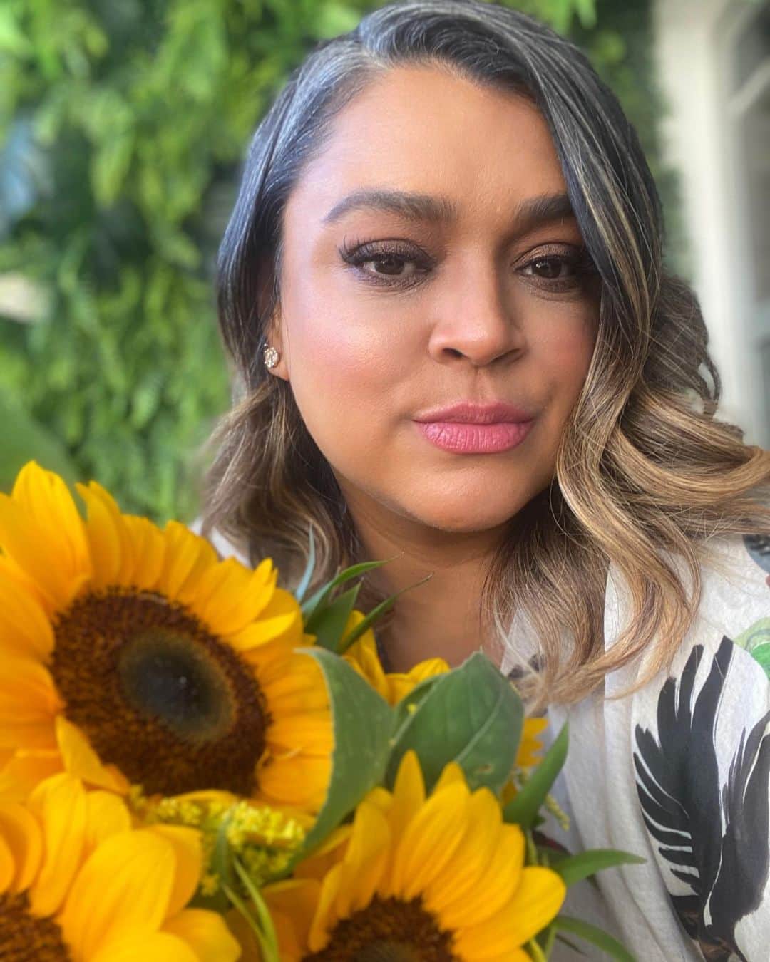 Preta Gilのインスタグラム：「Eu vejo Flores em você !!!! Obrigada por alegrar meu dia @renault_a te amo ❤️」