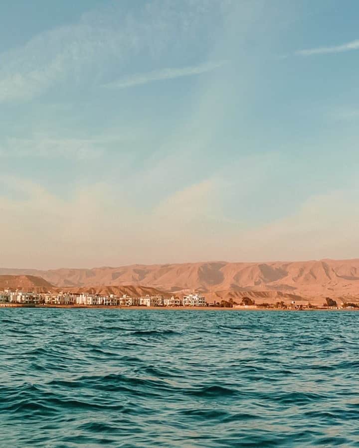 Lonely Planetのインスタグラム：「A new high speed train linking the Red Sea to the Mediterranean is coming to Egypt.  Stops along the way will include coastal towns such as Ain Sokhna and El Alamein.⠀⠀⠀⠀⠀⠀⠀⠀⠀ ⠀⠀⠀⠀⠀⠀⠀⠀⠀ This high-efficiency rail system will provide affordable, clean and reliable transportation for crossing this portion of the country. Tap the link in our bio to discover more about the project.」