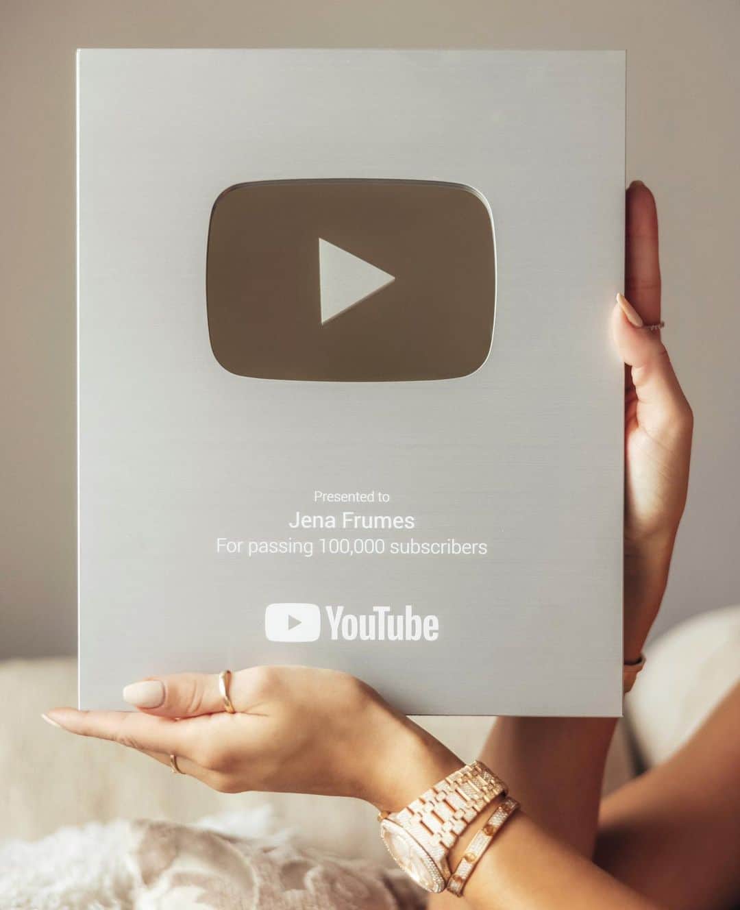 Jena Frumesさんのインスタグラム写真 - (Jena FrumesInstagram)「So grateful for all 100k+ subscribers💛 Thanks to @youtube for recognizing this milestone ✨Thank you to every subscriber and person who contributed to the growth of my channel! New video up now!」1月27日 5時32分 - jenafrumes