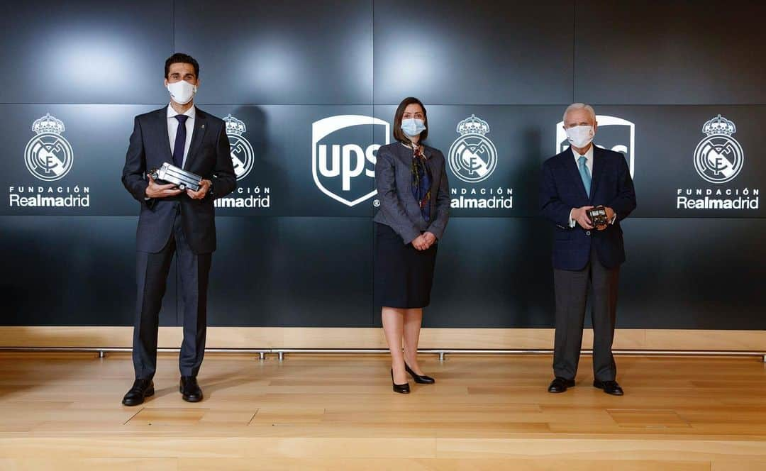 アルバロ・アルベロアさんのインスタグラム写真 - (アルバロ・アルベロアInstagram)「Muchas gracias @UPS por renovar  por 5º año consecutivo la colaboración con la @fundacion.realmadrid y así continuar con el desarrollo de las escuelas de baloncesto en silla de ruedas  para menores con diversidad funcional física. 🏀🧑‍🦽 Gracias a vuestro apoyo el deporte seguirá siendo un aliado en la formación de muchos niños y no una nueva barrera para ellos.」1月27日 5時33分 - arbeloa