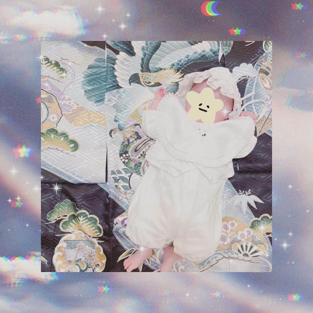 皆方由衣さんのインスタグラム写真 - (皆方由衣Instagram)「#お宮参りフォト   ご祈祷で頂いたでんでん太鼓は  ｢裏表のないように 角がなく丸く育つように｣  という意味がこめられているみたいです😌  #お宮参り写真 #お宮参り撮影  #お宮参り#お宮参り着物」1月27日 11時07分 - yuiminakata