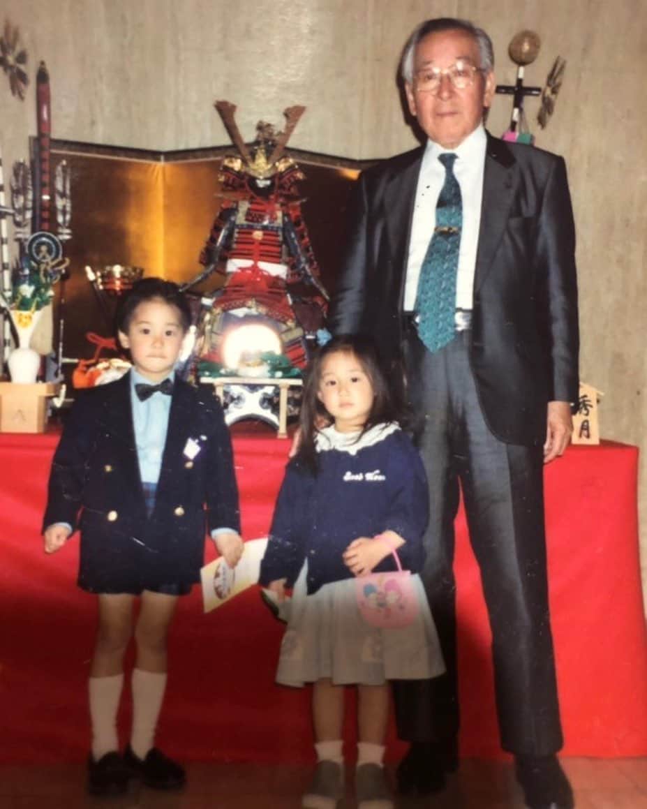 のインスタグラム：「誕生日を迎えました尾形です🙋‍♂️ いつも応援してくれる皆様、そして家族、友達、関係者の皆さん、こんな私をいつも支えてくれてありがとうございます。  昨年の誕生日は飛龍伝の楽屋でまさかのサプライズをしてもらいましたが、あれからもう一年…  素敵なご縁に恵まれたことに感謝して、 これからも更に頑張ります☺️  兄とじい👦👨‍🦳」