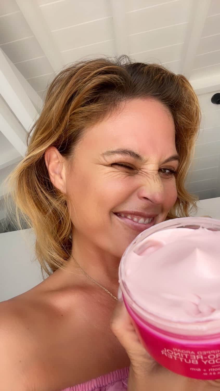 ジョジー・マランのインスタグラム：「Curious about our next-level Whipped Pro-Retinol Body Butter? 👀 Join Josie as she explains the inspo behind our newest formula, and when, and how, and why to add it to your body love ritual!  #WhippedRetinol」