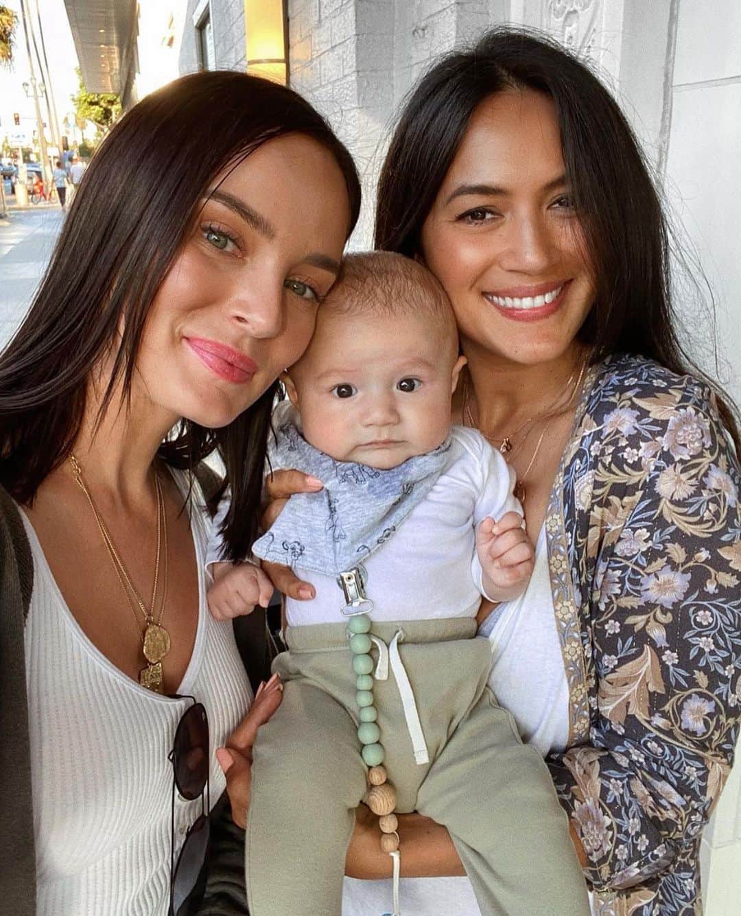 Bianca Cheah Chalmersのインスタグラム：「✨Guess who’s PREGNANT?✨  To my best friend @chloemorello. Congratulations on this incredible news. I know that you might have a flurry of emotions right now, but I'm here to let you know that you've got this and I've got you. There is so much happiness, excitement, and a multiverse of love ahead of you. You might be wondering what kind of mother you'll be, but I have no doubt that you'll be an incredible one. When I look at you with my own child, it gives me so much joy. To see how kind and loving you are, the amount of patience you have, nevermind that instant connection you and @sebamecha share with Olly! Your baby is going to be so so lucky to have you as a mother.   I'm here for you no matter what. Ask for anything, I'm yours. Your support throughout my own pregnancy has been life-changing. I'm returning the favor tenfold when your baby arrives. I'll read the books, I'll massage your feet, I'll tell you everything that I know about being a mum. My advice is here, but you don't have to take it. You are embarking on your own journey. I already know I'm going to love and fall in love with your baby.   The fact that we'll get to raise our children together makes me so happy. The fact that you're my sister, my best friend gives me so much joy. You are my family.   Love you to eternity and back xxx」