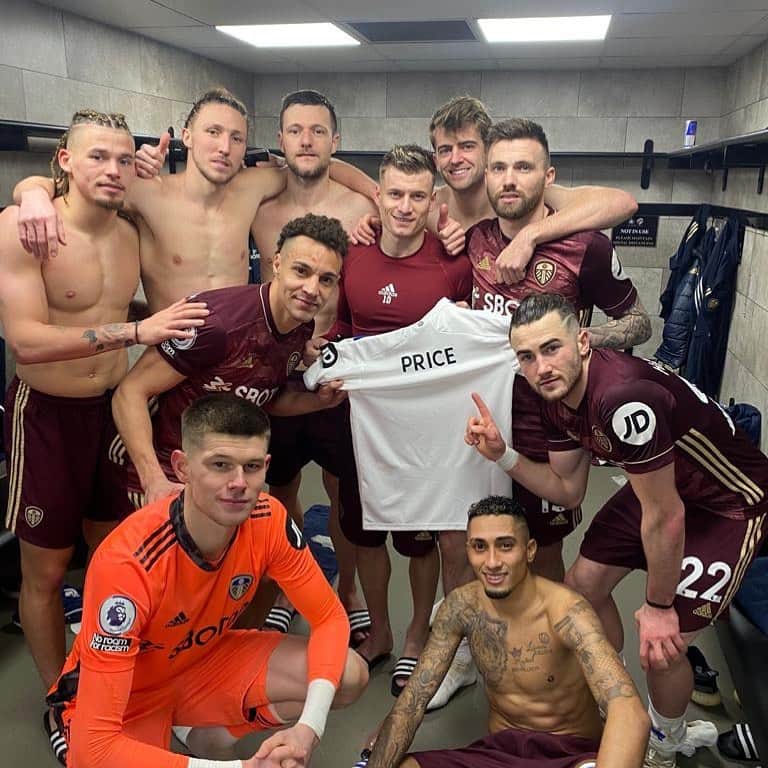 ロドリゴ・モレノ・マチャドのインスタグラム：「We dedicate the victory to this big man!  We all love you “uncle” Rob! 🙏🏽」