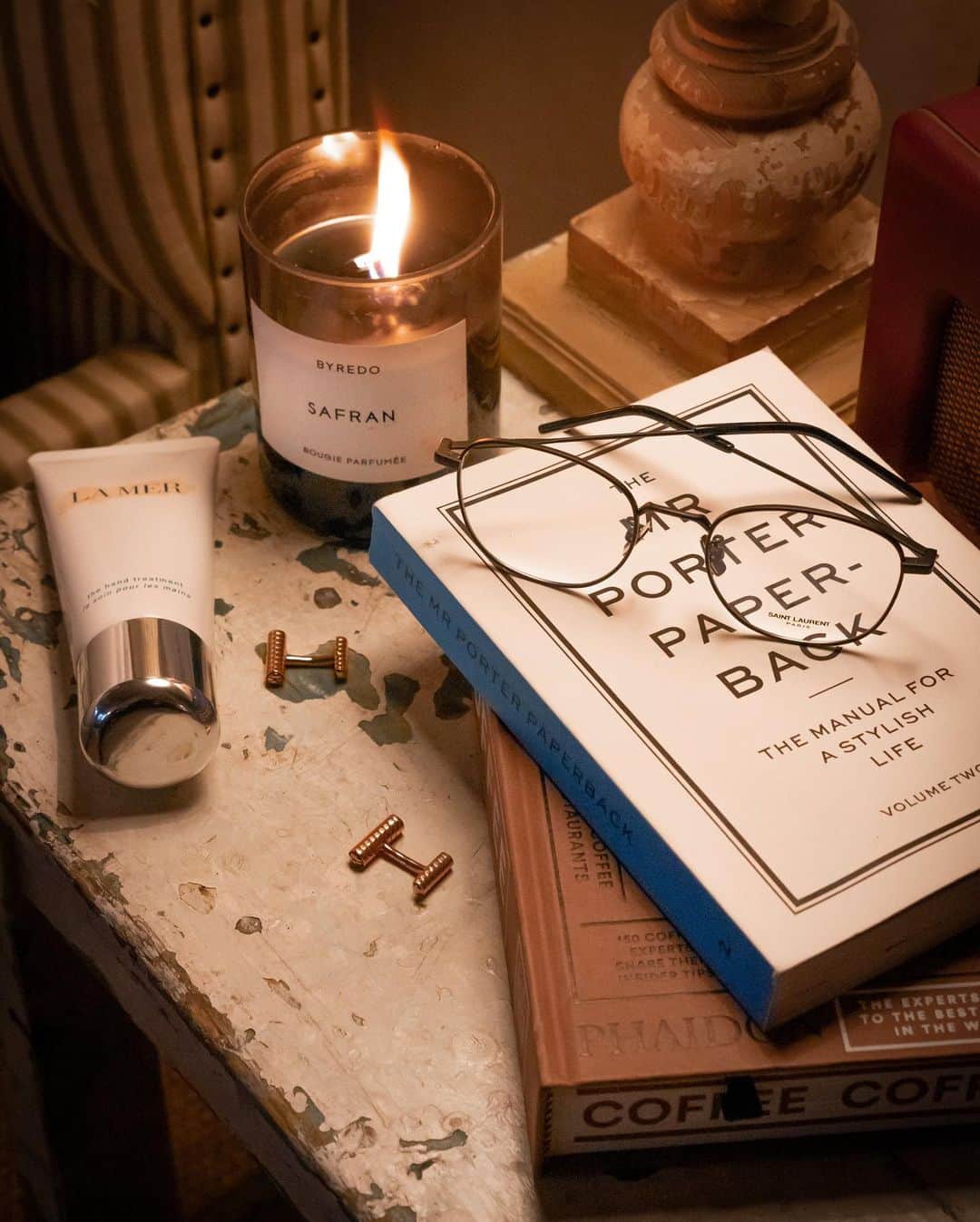 MR PORTERのインスタグラム：「Only the essentials on our nightstand 🕯️ #MRPORTERatHome」