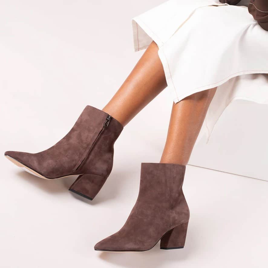 ボトキエのインスタグラム：「Just click your heels twice to access our winter sale • jk, but head to stories or tap the Sasha bootie for all sorts of sale stuff at 30% off」