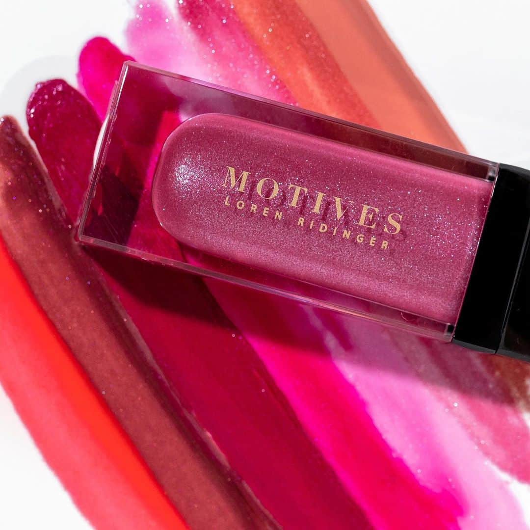 Motives Cosmeticsのインスタグラム：「These beauties glide on effortlessly leaving behind high-pigmented and lusciously glossy color. ✨Tap the image to shop and get your hands on our Lip Glazes 🖤  #liquidlipstick #glossylips #gloss #lipglosslover #lipstickswatch #motivescosmetics #bossup」