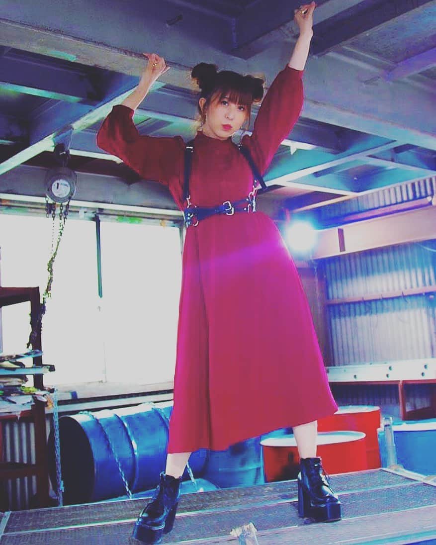 井上麗夢のインスタグラム：「おはよ☀️﻿ ﻿ 今日は早起きして、、🙆‍♀️🔥﻿ 雨だけど今日もがんばろー😎﻿ ﻿ ﻿ Twitter:@Remu_19﻿ ﻿ ﻿ ﻿ #カメラ女子 #カメラ女子部 #ipone #東京写真部 #写真部 #instagood  #olympuspen #写真好きな人と繋がりたい  #写真を撮るのが好きな人と繋がりたい  #カメラ好きな人と繋がりたい #カメラマン募集 #ファインダー越しの私の世界  #フィルター越しの私の世界 #ポートレート #ポートレートモデル #女優 #井上麗夢　#YouTube #ダイエット #写真集 #被写体モデル #被写体 #撮影会モデル #撮影会 #断捨離」