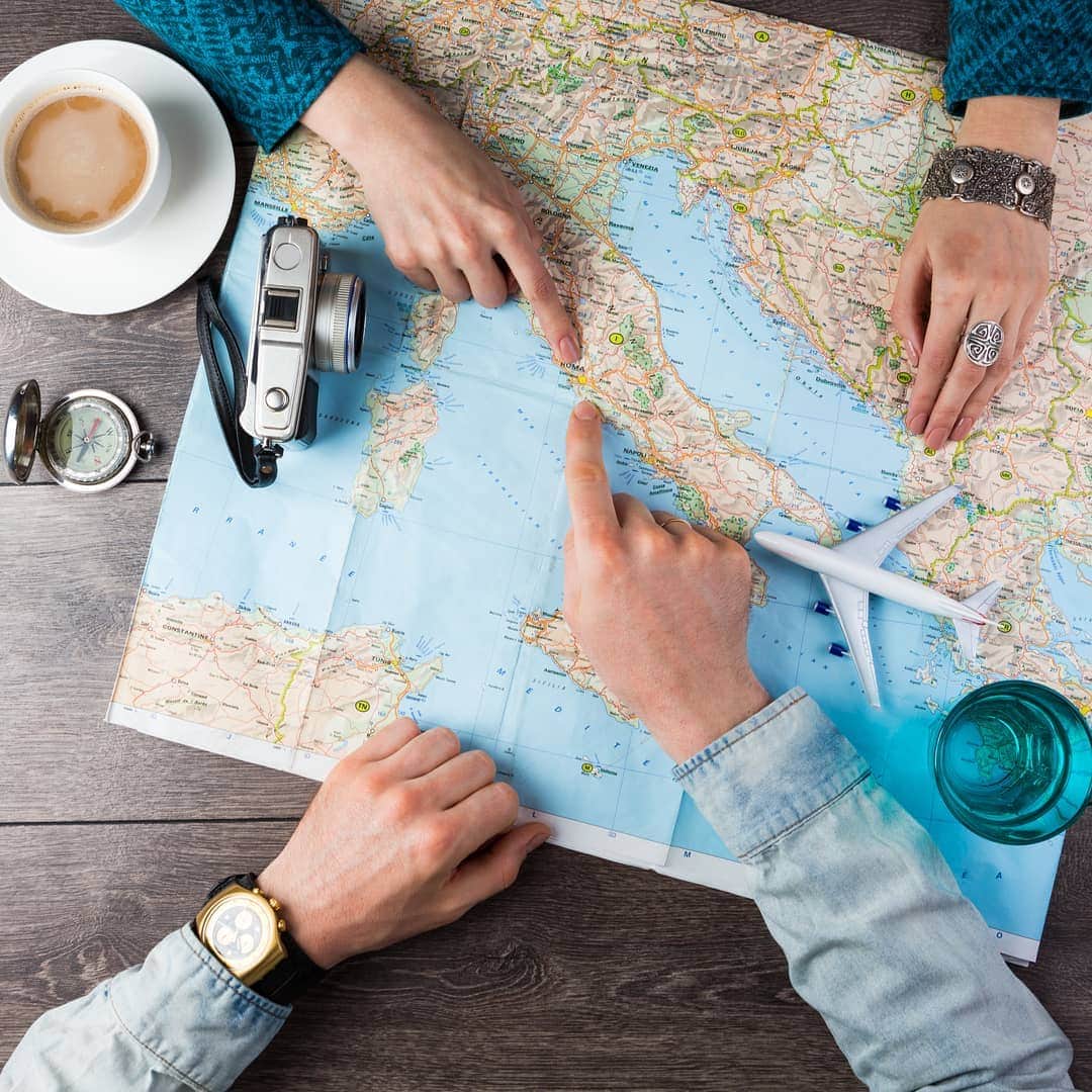 のインスタグラム：「The early bird not only gets the worm, he also gets to pack his bags and fly far away!  On #NationalPlanForVacationDay, and at the start of a much needed new year, we know you’re eager to re-plan those trips you begrudgingly had to cancel last year. So as you proceed with caution, we suggest not only having a Plan A, B, C and D but also flying with TSA PreCheck®.  It’s like traveling in the fast lane without the need to remove your shoes, laptop, 3-1-1 liquids or food during the screening process. Yeah, that’s right…an opportunity to get to that vacation spot even faster! No matter your reason for flying, the overall experience will make your return to the skies as seamless and stress-free as possible and who doesn’t want that.  Interested? Check out our link in bio to not only enroll today but also to fill out a short survey so we can continue to make the enrollment and screening process better.  #AirportQueue #TSASecurity #ProTips #FrequentFlyer #ILoveTraveling #AviationLife #TravelEasy #TSAPrecheck #ShoesOn #LaptopsInBag #LightJacketsOn」