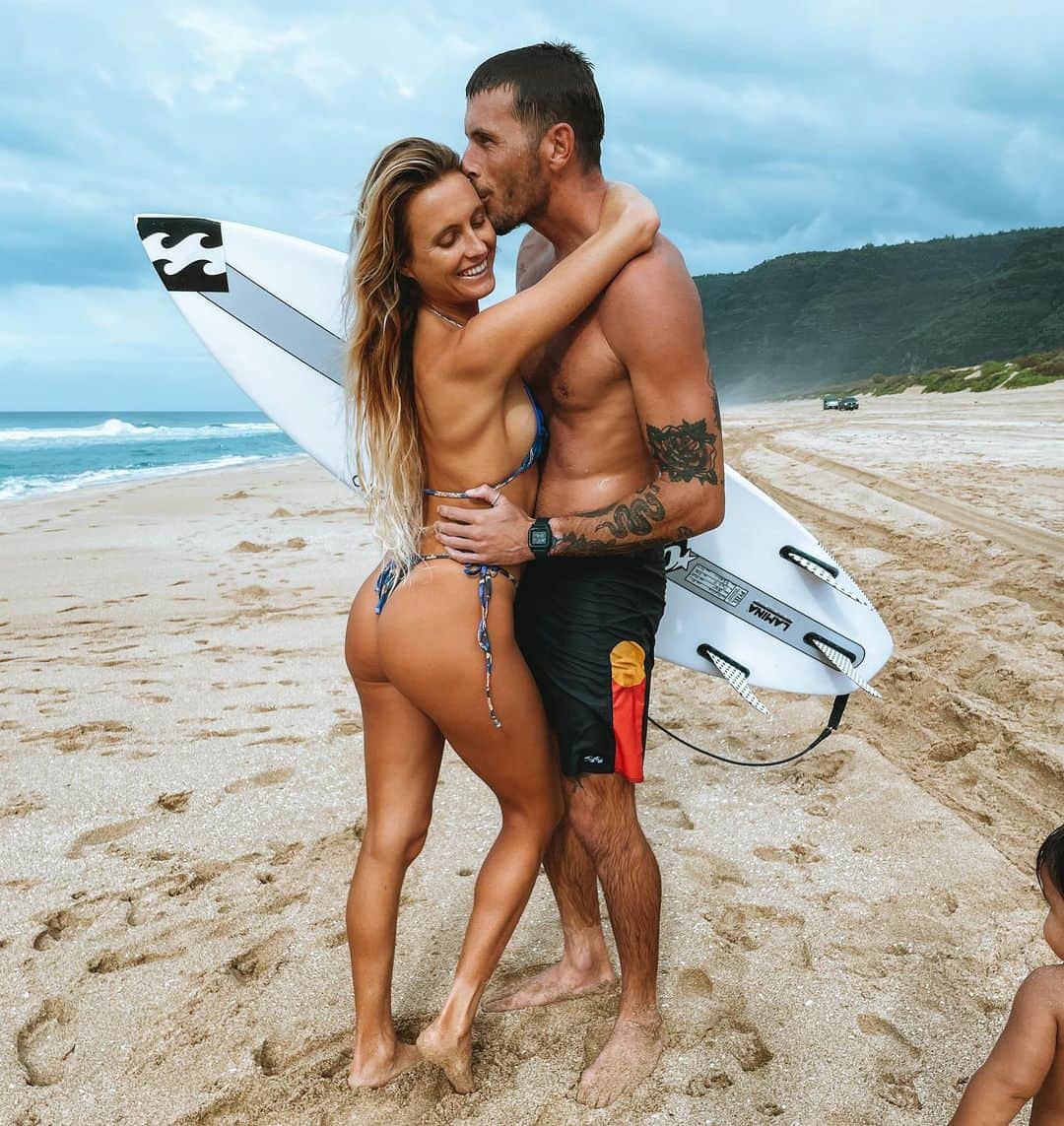 アラナ・ブランチャードのインスタグラム：「Trying to get a picture with babe before  Banks and Naila photo bomb us🤣」