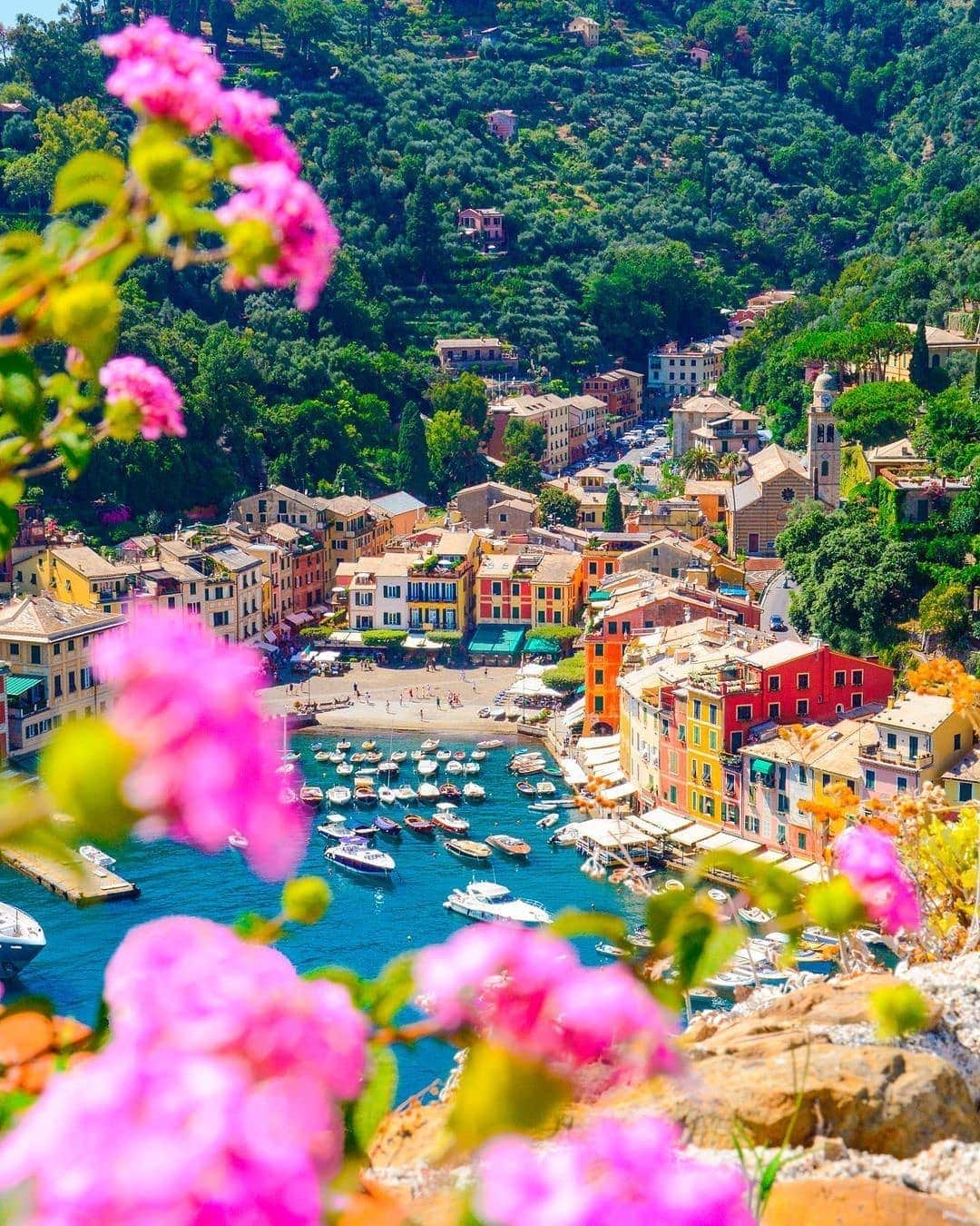 BEAUTIFUL DESTINATIONSさんのインスタグラム写真 - (BEAUTIFUL DESTINATIONSInstagram)「The loveliest nooks and corners of Portofino, a quintessential fishing village surrounded by the Italian Riviera. 🌺  Despite its small size, this village is renowned worldwide for being an upscale resort town: luxury boutiques line up neatly down its cobbled alleys, a glamourous yacht club, and popular bars and restaurants.   With houses painted in bright colors and lush woodlands, it’s one of the most picturesque destinations in Italy. Have you been here? 🇮🇹  📸 @kavalaomer 📍 Portofino, Italy」1月27日 6時53分 - beautifuldestinations