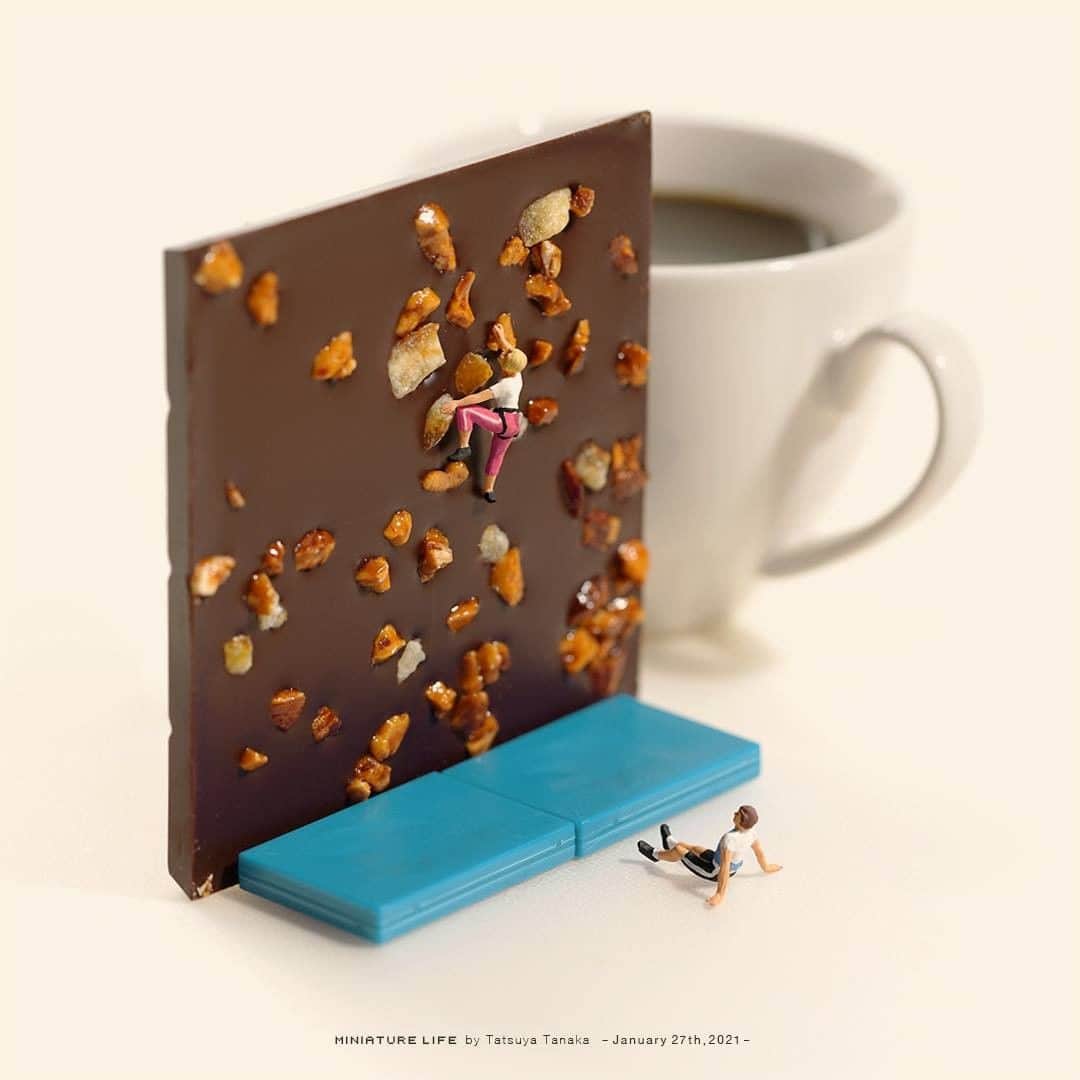 田中達也さんのインスタグラム写真 - (田中達也Instagram)「⠀ “Chocolate Climbing” ⠀ 美味しさの高みを目指して ⠀ ──────────────────── 《EXHIBITION info》 ⠀ 【MINIATURE LIFE展 2020 in 佐賀】 MINIATURE LIFE EXHIBITION 2020 in Saga until: Jan. 30, 2021 ⠀ ────────── 《Coming Soon》 ⠀ 【MINIATURE LIFE展2 in 熊本】 MINIATURE LIFE EXHIBITION2 in Kumamoto Jan. 29 - Mar. 14, 2021 #MiniatureLife展 #ミニチュアライフ展 ⠀」1月27日 7時00分 - tanaka_tatsuya