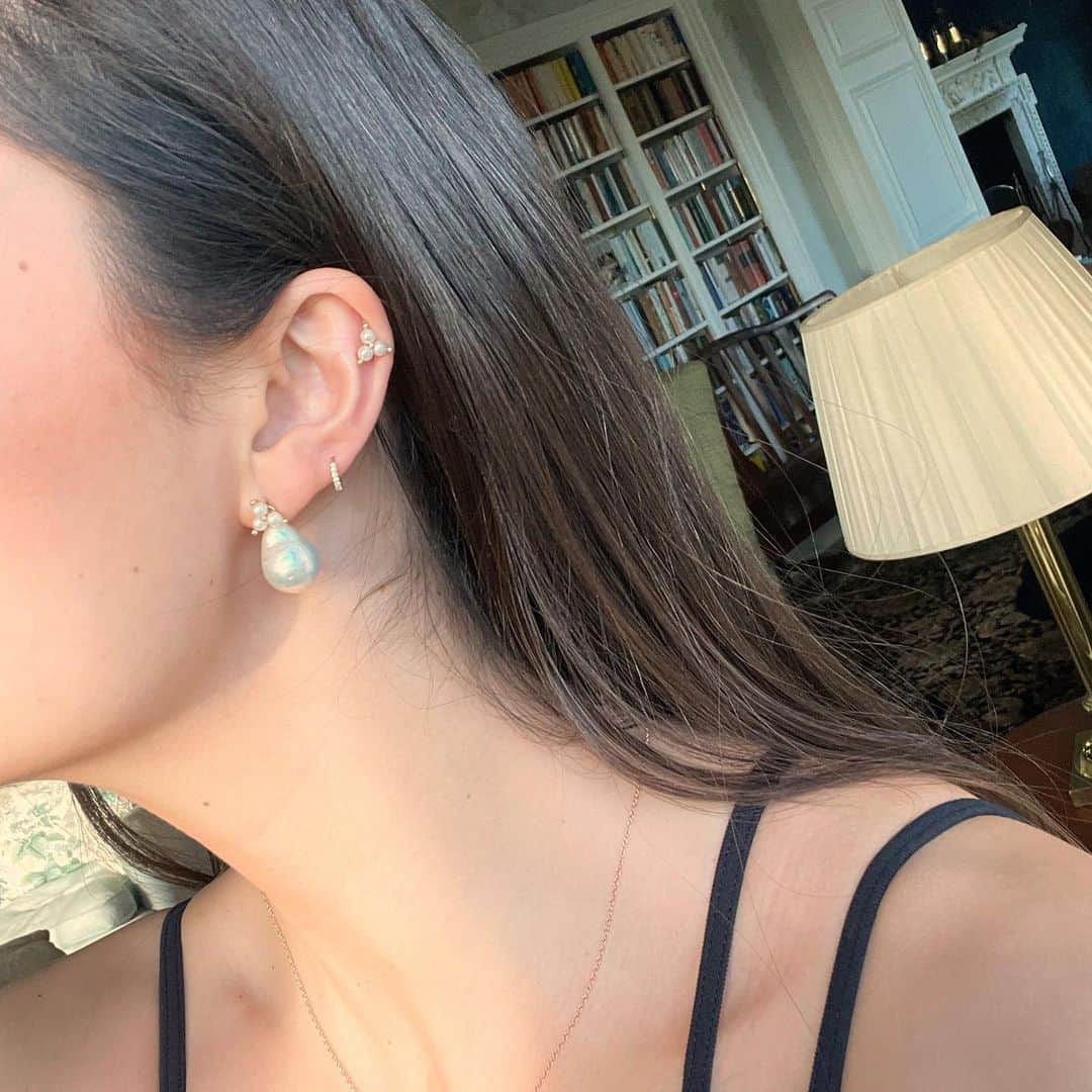 ペオニー・リムのインスタグラム：「I’m doing a little #giveaway on @peonylimjewels - head over there for the dets! ✨🌙💫」