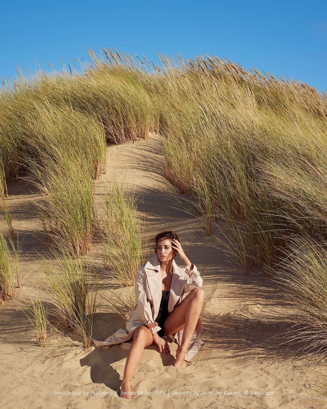 ドナ・フェルドマンのインスタグラム：「#lookaway @retreatmagazine @greghinsdale @whitemonkeystyle @willcarrillo @burberry」