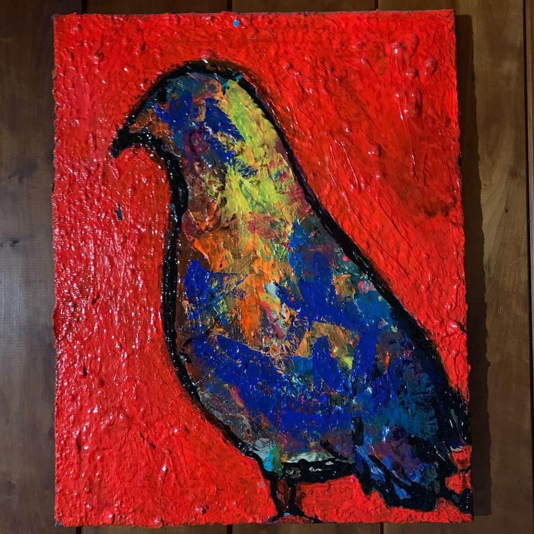 ニコラス・ブレンドンのインスタグラム：「New lighting ✅ I Am Al! What do you think? #birdsofinstagram #painterslife #lifeofanartist #artstudio #lightingiseverything #colorful #oddbird」