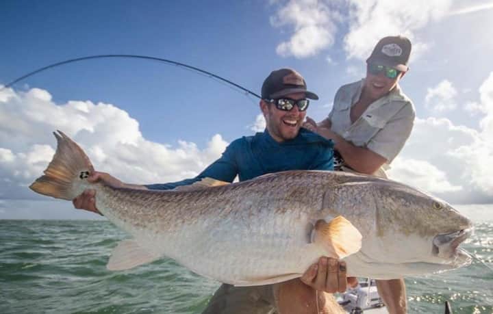 Costa Sunglassesのインスタグラム：「Big bully on board. 📷: @captjackproductions #SeeWhatsOutThere」