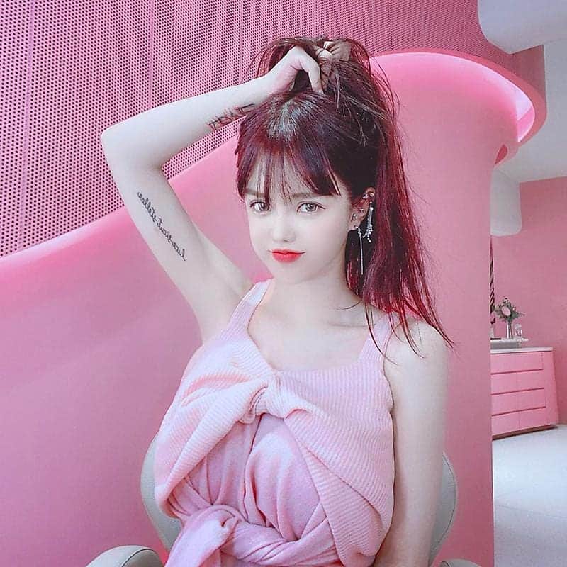イ・スビンのインスタグラム：「핑크 핑크 스타일♥️🌸 ㅎㅎ」