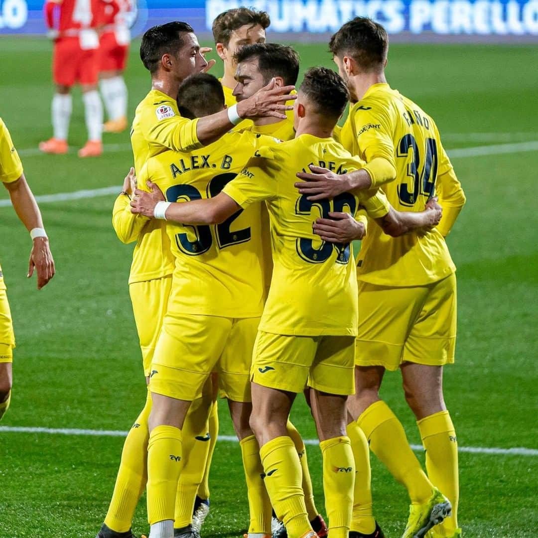 のインスタグラム：「#CopadelRey  Un tridente en ataque forjado en la #CanteraGrogueta 💪👏.  #CopaDelRey  An attacking trident formed in the #YellowsAcademy 💪👏.  👉 @yeresantos10  👉 @ferni_9 👉 @alexbbaena   #Villarreal #futbol #football #soccer」