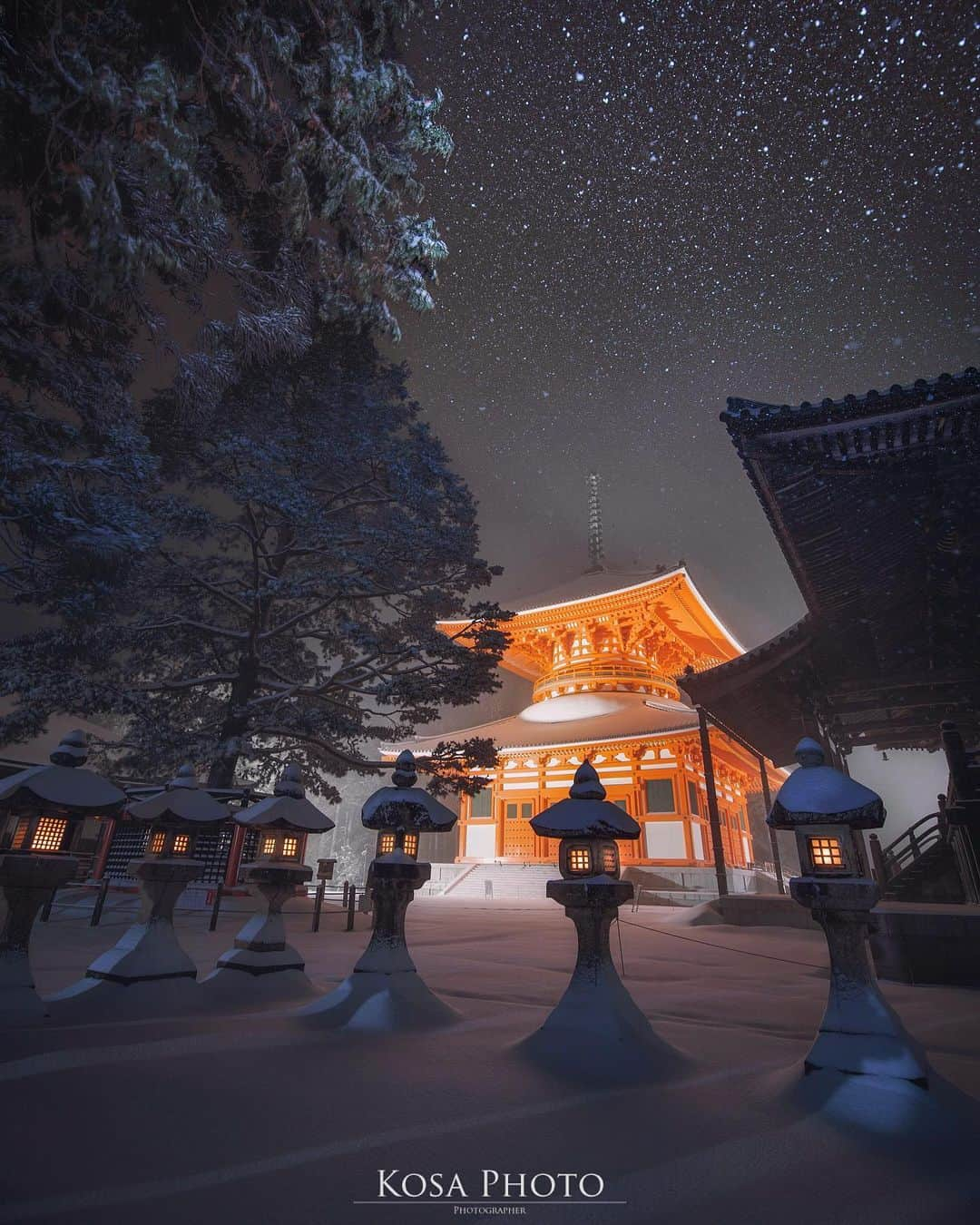 コサさんのインスタグラム写真 - (コサInstagram)「雪の高野山 星空のように見えますが雪です❄️ 朱色の根本大塔は存在感ありますね👍 金曜からまた寒波きそう🥶 . Location:和歌山 Wakayama / Japan🇯🇵 Date:2020年12月 . #高野山 #根本大塔 #tokyocameraclub #team_jp_ #IG_PHOS #bestjapanpics #Lovers_Nippon #colore_de_saison #Rox_Captures #japan_night_view_member #YourShotPhotographer #Impressive_gallery #light_nikon #sorakataphoto #LBJ_Legend #広がり同盟メンバー #nipponpic_member #special_spot_legend #s_shot #japan_of_insta #1x_japan #IGersJP #jgrv_member #ap_japan_ #japan_bestpic_ #retrip_nippon #rakutentravel #思いをつなぐフォト #乗り越えようnippon #nightshooters」1月27日 7時47分 - kosa_photo