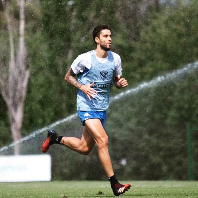 リカルド・アルバレスのインスタグラム：「Arrancamos... ⚪️🔵🏃🏻」