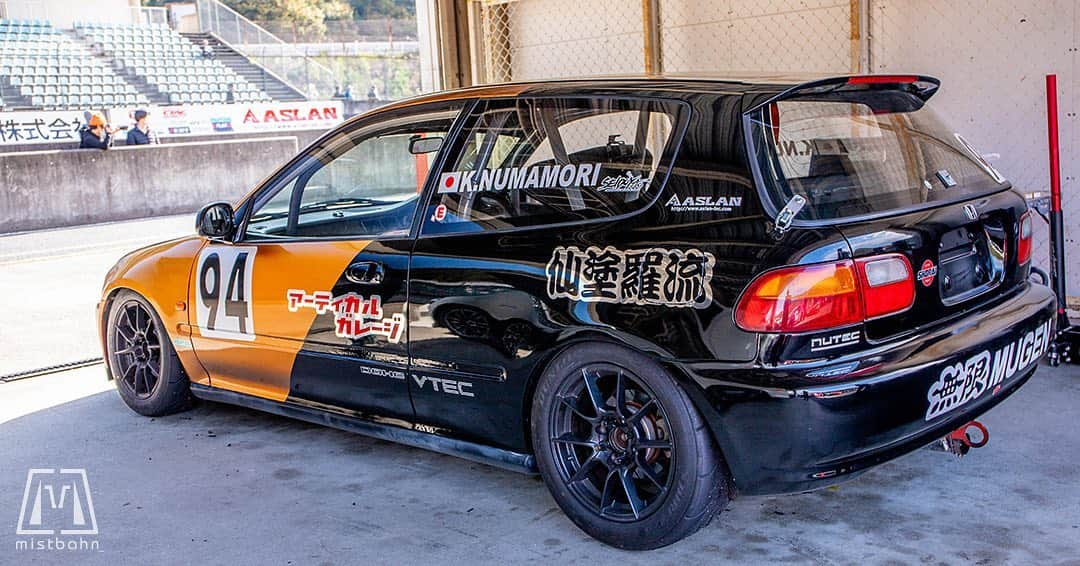 mistbahnさんのインスタグラム写真 - (mistbahnInstagram)「_ ARTICLE GARAGE 仙塗羅流 EG6 Honda CIVIC SiR _ Shot on Nov-15 2020 "Circuit Festa" "HONDA ONE MAKE RACE" organized by @aslan_inc_japan at Central Circuit. _ owner: @a.g.kattsun.r.k photo: @mistbahn _ _ JP) 2020年11月15日のセントラルサーキットで開催された「サーキットフェスタ」内の、アスランさん( @aslan_inc_japan )主催の「ホンダ・ワンメイク・レース」で撮影。 _ _ #circuitfesta #サーキットフェスタ #hondaonemakerace #centralcircuit #セントラルサーキット #articlegarage #アーティクルガレージ #mozcraft #厚見自動車 #aslan #アスラン #aslan_inc_japan #honda #civic #hondacivic #ホンダシビック #シビック #ctr #eg6 #eg #egcivic #hondacivicsir #bseries #b16 #osakajdm #kanjo #kanjostyle #timeattack #timeattackjapan #hondasontrack」1月27日 7時50分 - mistbahn