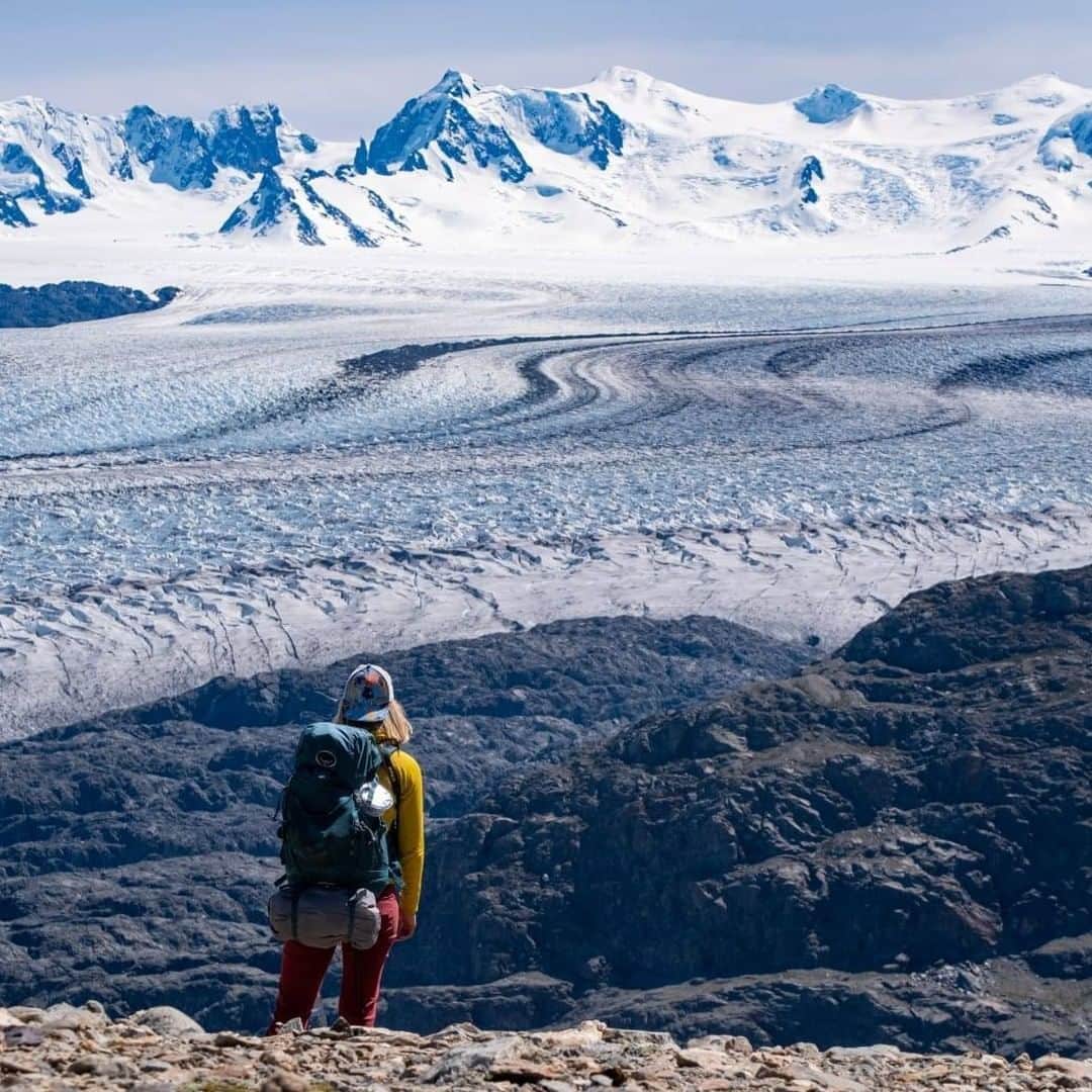 オスプレーのインスタグラム：「"Those who contemplate the beauty of the earth find reserves that will endure as long as life lasts." - Rachel Carson 📷 by @kylehughesphoto with @becca_foss  Featured pack from the Kestrel/Kyte Series #ospreypacks」