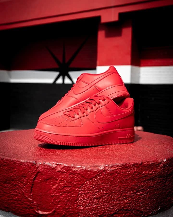 Foot Lockerのインスタグラム：「Whole Lotta Red 🔥 Pick up the #Nike AF1 online & in-store.」