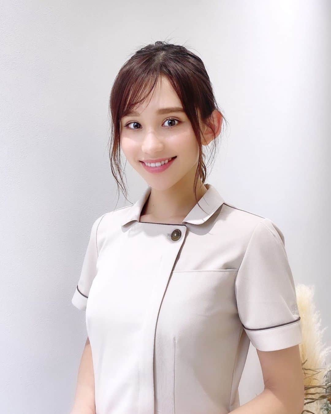 高島ゆみさんのインスタグラム写真 - (高島ゆみInstagram)「﻿ ﻿ ストーリーでのご報告が思っていた以上に﻿ 反響を頂きましたので投稿でも😌💐﻿ ﻿ ﻿ この度parafuse.国際認定セラピストに﻿ 合格致しました✨﻿ @parafuse.yumi_osaka ﻿ ﻿ ﻿ @parafuse.nana.osaka_kobe さんを始め﻿ @akane_kobayashi_m さんなどなど﻿ 沢山の人と出会えた事がきっかけで、﻿ 私の人生が変わりました😌﻿ ﻿ 沢山の人にサポートして頂いたおかげです﻿ 本当に本当にありがとうございます🙇‍♂️💗﻿ ﻿ 早速多くのご予約が入っており﻿ 皆様にお会いできるのが楽しみです！﻿ ﻿ この脳洗浄を１日でも早く体感して頂き﻿ 日々の疲れやストレスから解放して頂き﻿ 豊かな生活を送れるお手伝いが出来ればと思ってます😌🌿﻿ ﻿ そしてななさん、あかねさんには特に﻿ 恩返しが出来ますよう精一杯がんばります💗✨﻿ ﻿ ﻿ 📍【 @beauty.labo.parafuse.osaka 】﻿ 大阪府大阪市福島区福島３丁目14-29﻿ アルティジア新福島ビル３Ｂ﻿ ﻿ ﻿ ご予約はDMよりお待ちしております🌿﻿ ﻿ ﻿ ﻿ #脳洗浄#脳洗浄®︎#脳洗浄大阪#大阪脳洗浄#parafuse#parafuse大阪#パラフューズ#パラフューズ大阪#小顔調整#大阪小顔調整#オールハンド#セラピスト#大阪セラピスト#不眠症#不眠症改善#頭痛#頭痛改善#自律神経を整える」1月27日 8時01分 - yumi_tksm