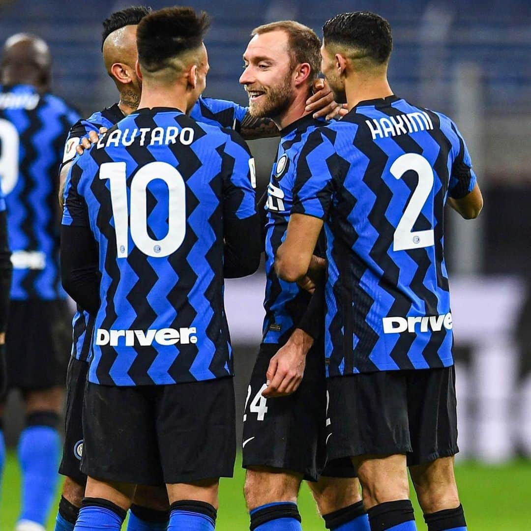 アルトゥーロ・ビダルさんのインスタグラム写真 - (アルトゥーロ・ビダルInstagram)「Allá vamos semifinal 💪🏽💪🏽🔥🔥 😉Forza @inter 🖤💙 andiamo famiglia sempre insieme!!!🖤💙🖤💙🖤💙」1月27日 8時13分 - kingarturo23oficial