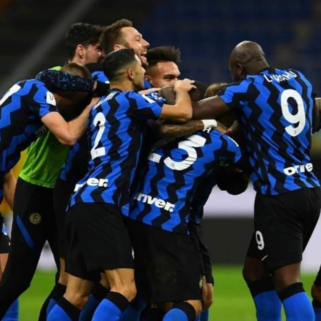 アルトゥーロ・ビダルさんのインスタグラム写真 - (アルトゥーロ・ビダルInstagram)「Allá vamos semifinal 💪🏽💪🏽🔥🔥 😉Forza @inter 🖤💙 andiamo famiglia sempre insieme!!!🖤💙🖤💙🖤💙」1月27日 8時13分 - kingarturo23oficial