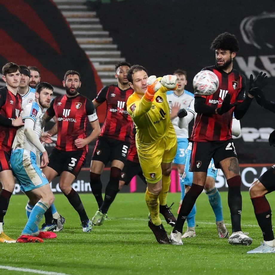 アスミル・ベゴヴィッチのインスタグラム：「Into the next round we go! @officialafcb @ab1gk 🍒⚽️🆎🧤 #lovethefacup」