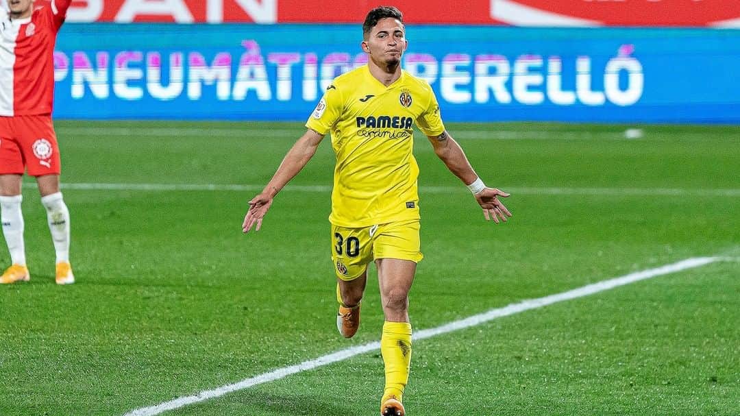 ビジャレアルCFのインスタグラム：「Un gol que vale una clasificación para los cuartos de la #CopaDelRey.  ✍ @yeresantos10  ¡Así lo vivimos a pie de campo 🎥🧐!  A goal that meant qualification for the #CopaDelRey quarter-finals.  ✍ @yeresantos10  Here is how we experienced it pitchside 🎥🧐!  #Villarreal #futbol #football #soccer」