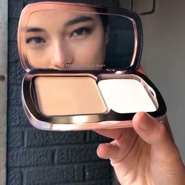 ドゥラメールのインスタグラム：「Sneak peek at the latest #SkincolordelaMer ...」