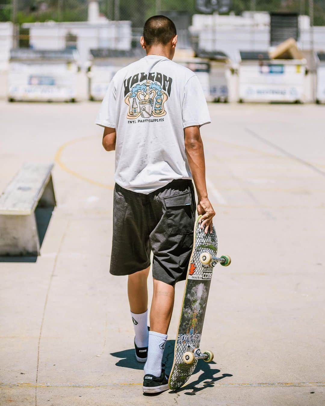 ボルコムのインスタグラム：「@louielopez in the 'Pearys' tee! 👉  vol.cm/tees 👈」