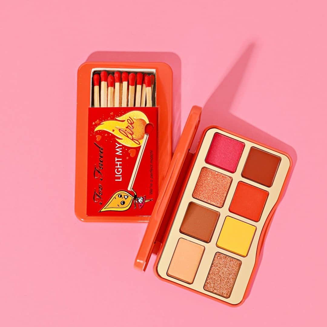 Too Facedのインスタグラム：「Looking for some glam inspo for our Light My Fire Mini Palette? 🔥 Check out our IG Story to watch how our Global Beauty Director, Elyse created a look that is straight fire! 😍 Available @shoppersbeauty! #toofaced」