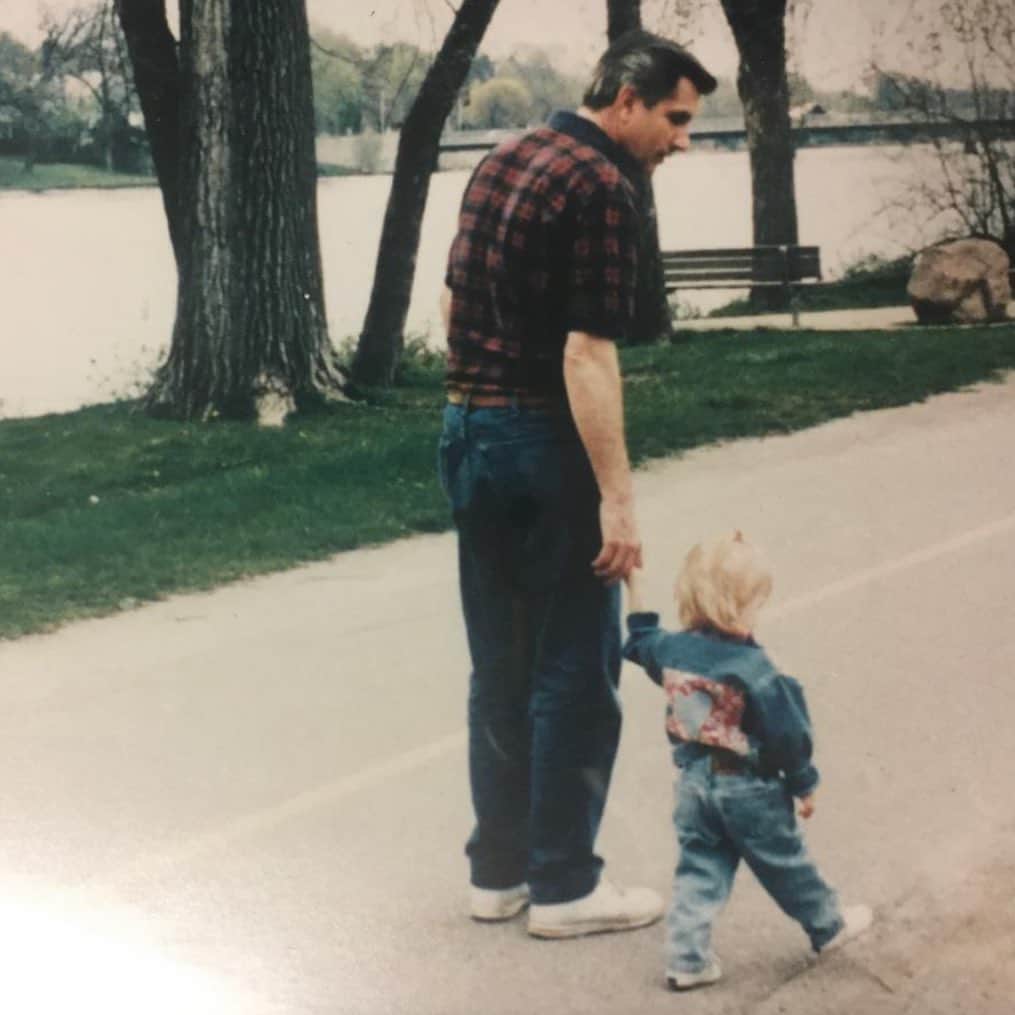 Lexi Bolingのインスタグラム：「Bapa, thank you for being the best grandpa a girl could ever wish for.  For pushing me in the swing for hours trying to catch the leaves in your tree.  For taking me to get doughnuts in the morning.  For the endless hours we spent together when I’d walk home from school and go straight to you and Mema’s house.  For loving me, the boys and your family unconditionally. Thank you for the endless memories Bapa.  I love you so much you are in my heart and soul.  When I look up into the sky I know you’re there watching down on all of us ❤️ I miss you so much already. Rest In Peace❤️  To everyone that has lost someone due to Covid I send all my love to you, your families and friends.  Please take all of the precautions seriously. They are there for a reason and that reason is to save our loved ones. Be safe, be responsible and hold your loved ones close ❤️」