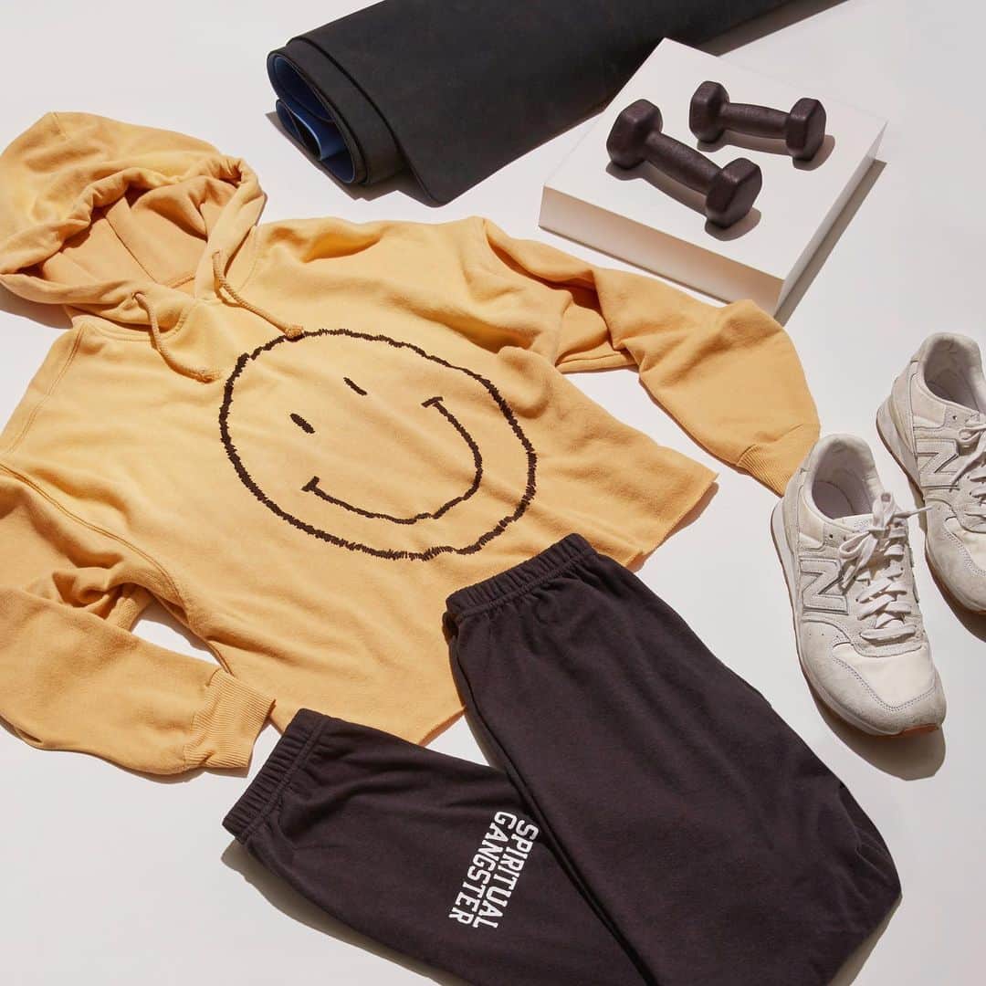 DAILYLOOKのインスタグラム：「Show yourself some self-care all day everyday in our new favorite hoodie💛👌🏼」