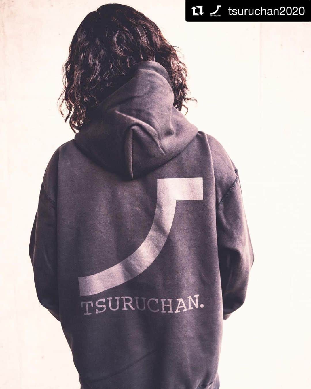 神田雄一朗のインスタグラム：「この後お昼12時から販売開始！  #Repost @tsuruchan2020 with @get_repost ・・・ 2021 NEW ITEM!! TSURUCHAN ZIP UP HOODIE. Brushed back.」