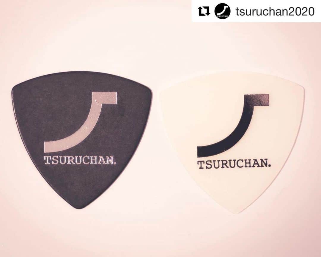神田雄一朗のインスタグラム：「この後お昼12時から販売開始！  #Repost @tsuruchan2020 with @get_repost ・・・ 2021 NEW ITEM!! TSURUCHAN PICK SET. BLACK 0.6mm WHITE 0.8mm」