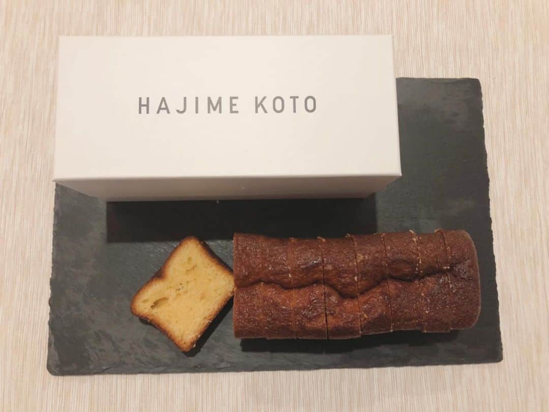 高橋まりなさんのインスタグラム写真 - (高橋まりなInstagram)「. HAJIME KOTOのパウンドケーキ🍋 先日のひとり贅沢カフェタイムにいただきました☕︎ レモンとバターの香り◊*ﾟ 幸せ〜💛 . 帰ってきた子ども達のおやつに出したら、3きょうだいが感激してた😂 . . @hajime_koto  #hdjimekoto#厚東創#memoirecitron#瀬戸内レモン#パウンドケーキ#おうちカフェ#幸せタイム」1月27日 20時15分 - marina._.takahashi