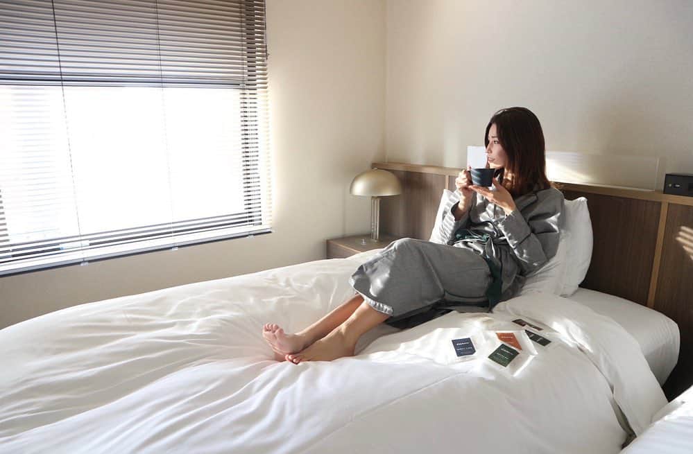 のインスタグラム：「ハーブティーとして飲んだり、入浴剤としても使える100%自然由来の和漢ハーブ、 #danro 🌿・ ・ 最近周りに漢方女子が多くて、私も興味はあったんだけど、聞けば聞くほど漢方って奥が深くて組み合わせとかもすごく難しくて何を選べばいいんだろ...って🙄・ でもこのdanroは日本人の体質に合わせて漢方カウンセラーの大久保愛さんがすでにブレンドしくれてる物だから漢方初心者の私にはとても入りやすかった〜🌙・ ・ どんな時に飲むのが効果的かもパッケージに記載されてるから解りやすいよ🤗・ 毎日、味と香りにホッと癒されてます😌☕️・ ・ ・  500円から1weekのお試しが出来るらしいので何となく不調を感じている方は是非試してみてね☺️・ ・ ・  #danro #danro1week #danro_6 #和漢 #漢方 #体質改善 #健康 #ハーブティー #入浴剤 #healthylifestyle #yogalife #pirates #workoutmotivation #運動不足解消 #心身の安定 #PR」