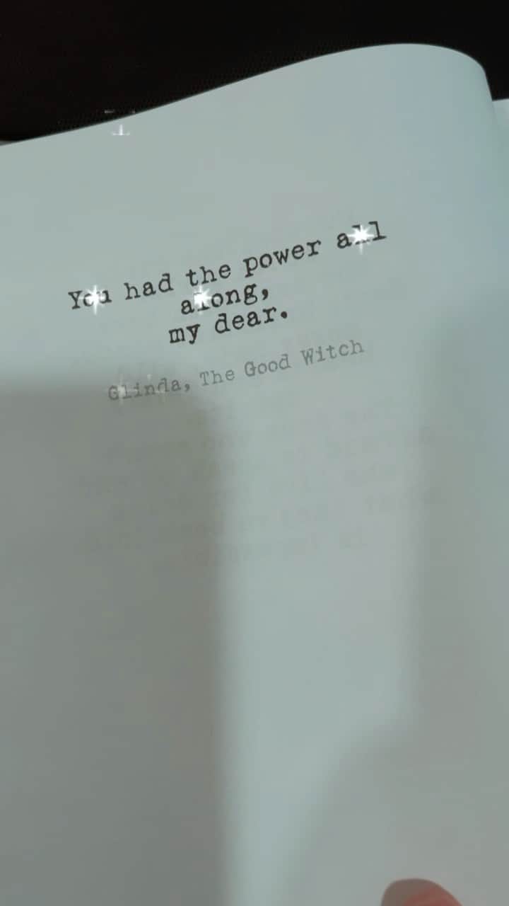 オリビア・タイのインスタグラム：「You had the power all along, my dear.」