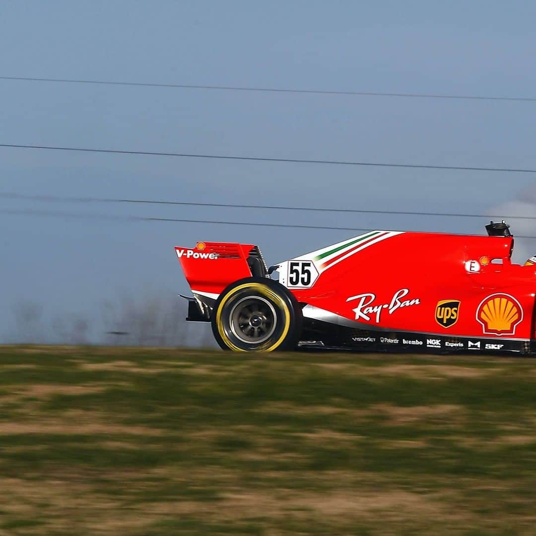 F1さんのインスタグラム写真 - (F1Instagram)「@carlossainz55 gets his first taste of track action in a Ferrari 😍  #F1 #Formula1 #Ferrari #CarlosSainz #Fiorano @scuderiaferrari」1月27日 20時18分 - f1