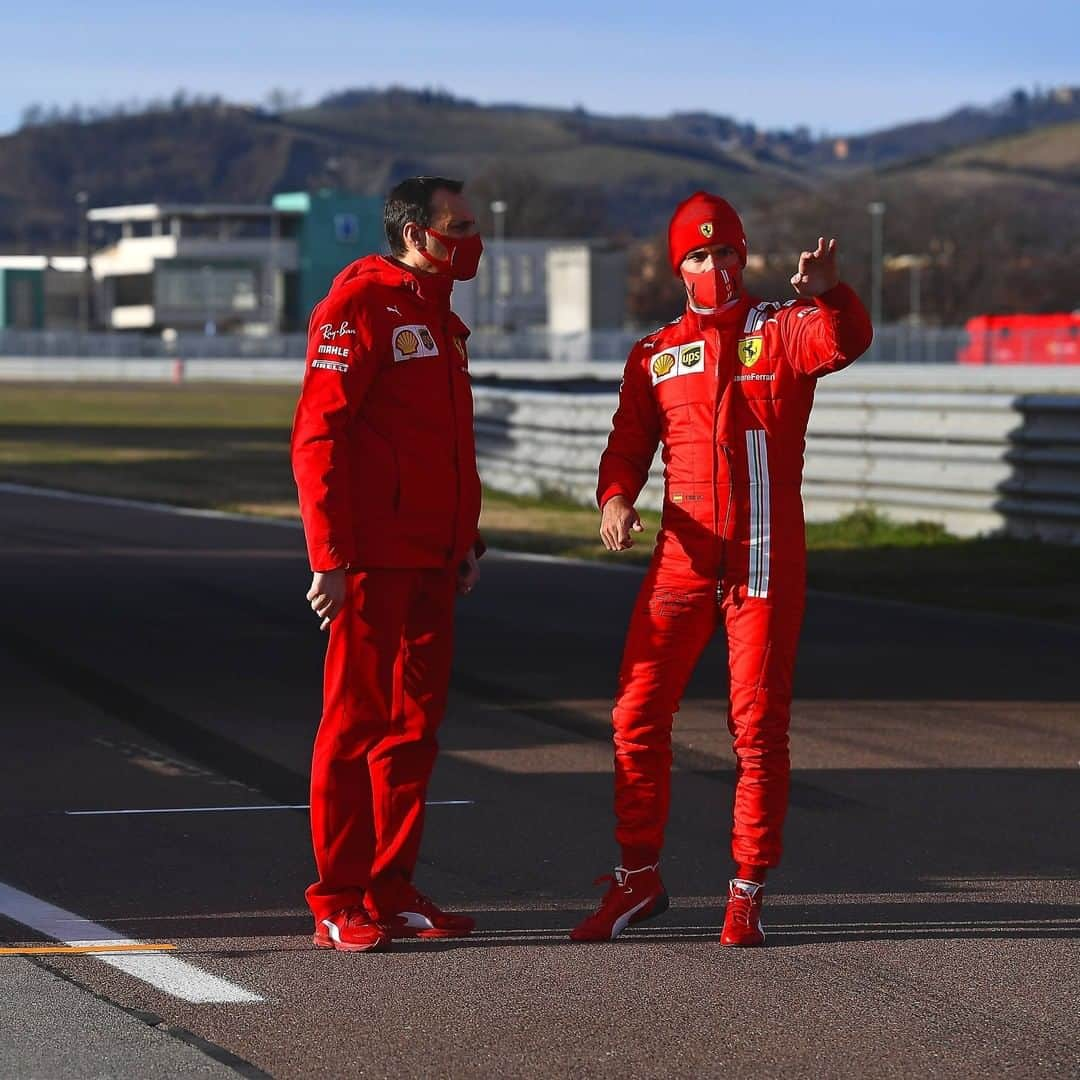 F1さんのインスタグラム写真 - (F1Instagram)「@carlossainz55 gets his first taste of track action in a Ferrari 😍  #F1 #Formula1 #Ferrari #CarlosSainz #Fiorano @scuderiaferrari」1月27日 20時18分 - f1