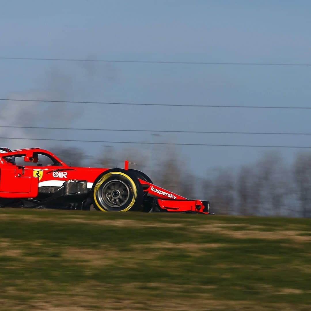 F1さんのインスタグラム写真 - (F1Instagram)「@carlossainz55 gets his first taste of track action in a Ferrari 😍  #F1 #Formula1 #Ferrari #CarlosSainz #Fiorano @scuderiaferrari」1月27日 20時18分 - f1