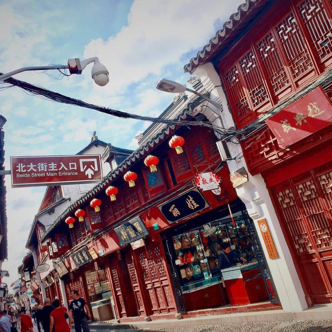NAOさんのインスタグラム写真 - (NAOInstagram)「* 3年前に上海に行った時の#時差スタグラム  #七宝老街 はとても素敵で、また行きたい所の一つ🏮  #中国 #上海 #上海旅行 #china #shanghai #travel #travelphotography #旅行 #老街 #最好的我们 #followｍe #좋아요 #ffl #followforlike #旅 #ファインダー越しの私の世界 #世界 #街」1月27日 20時21分 - dr_nao_0415