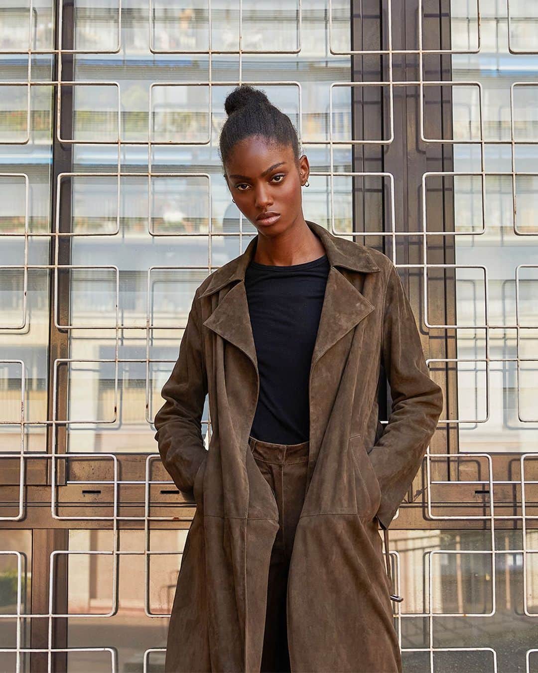 イネスエマレシャルのインスタグラム：「By combining the brand values and its sharp vision of fashion, Inès & Maréchal emerges responsible luxury garments for confident and active women who value elegance and awareness.  Have you already seen the new collection Spring-Summer ‘21 (link in bio)? ♥️  • Gustave coat, suede lambskin Made in France」