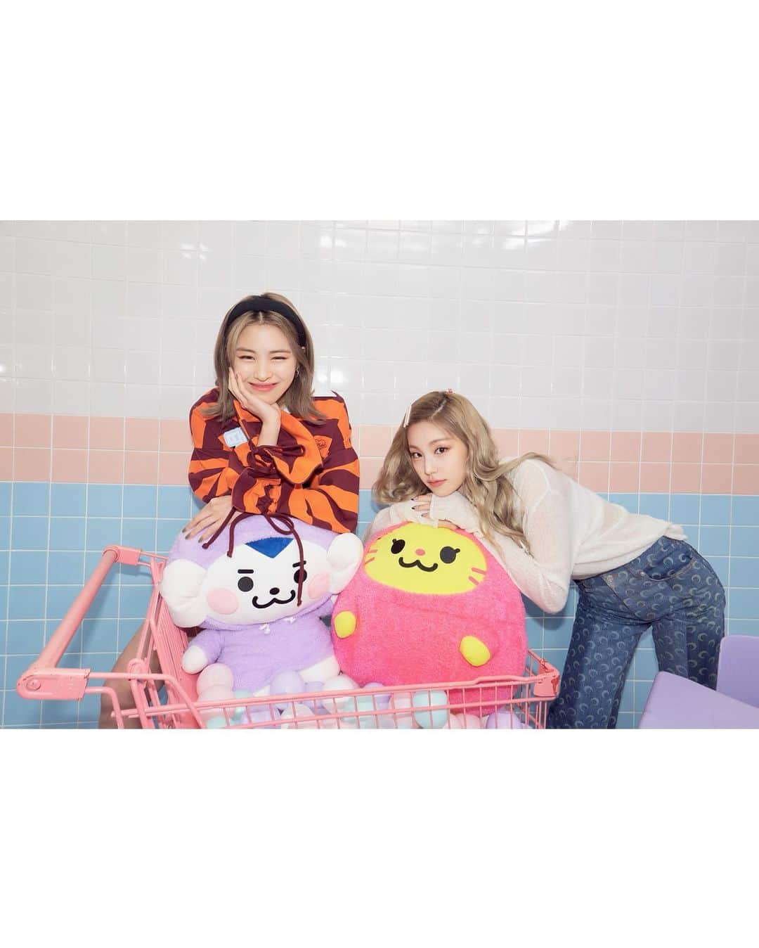 ITZYさんのインスタグラム写真 - (ITZYInstagram)「#2TZY #🔔」1月27日 19時07分 - itzy.all.in.us