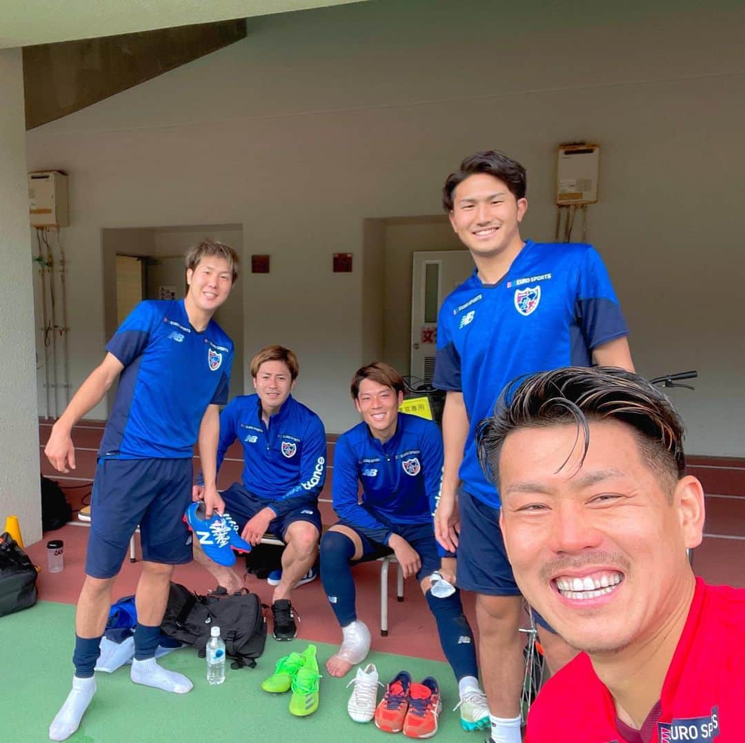 FC東京オフィシャルグッズさんのインスタグラム写真 - (FC東京オフィシャルグッズInstagram)「🔵🔴 #2021沖縄camp #選手camera 📸 . みんないい笑顔していますᙚᵐⁱᒻᵉ¨̮🔵🔴 #photo by @tsuyoshikodama_official  @fctokyoofficial  #児玉剛 #渡辺剛 #渡邊凌磨 #小川諒也 #三田啓貴 #FC東京 #fctokyo #沖縄キャンプ #okinawa #camp #tokyo」1月27日 19時15分 - fctokyoofficial